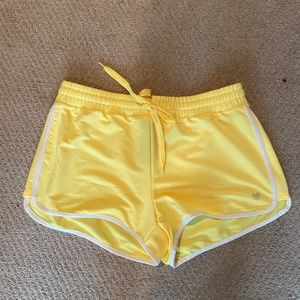 Womens Mid- Rise Short